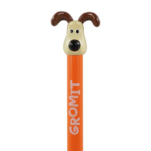 Load image into Gallery viewer, Close up of top of pen. 
